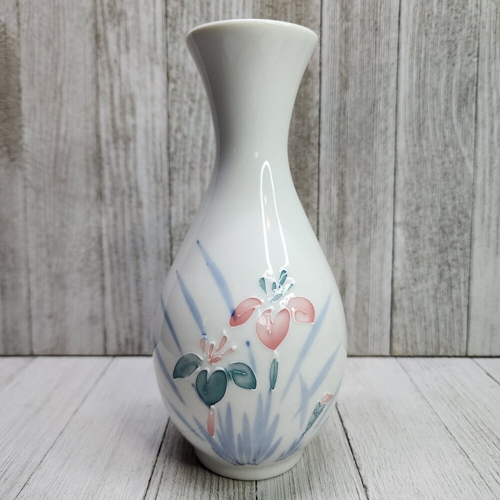 Vintage Japanese Hand Painted Porcelain Vase Floral Design White 7.25'' Tall